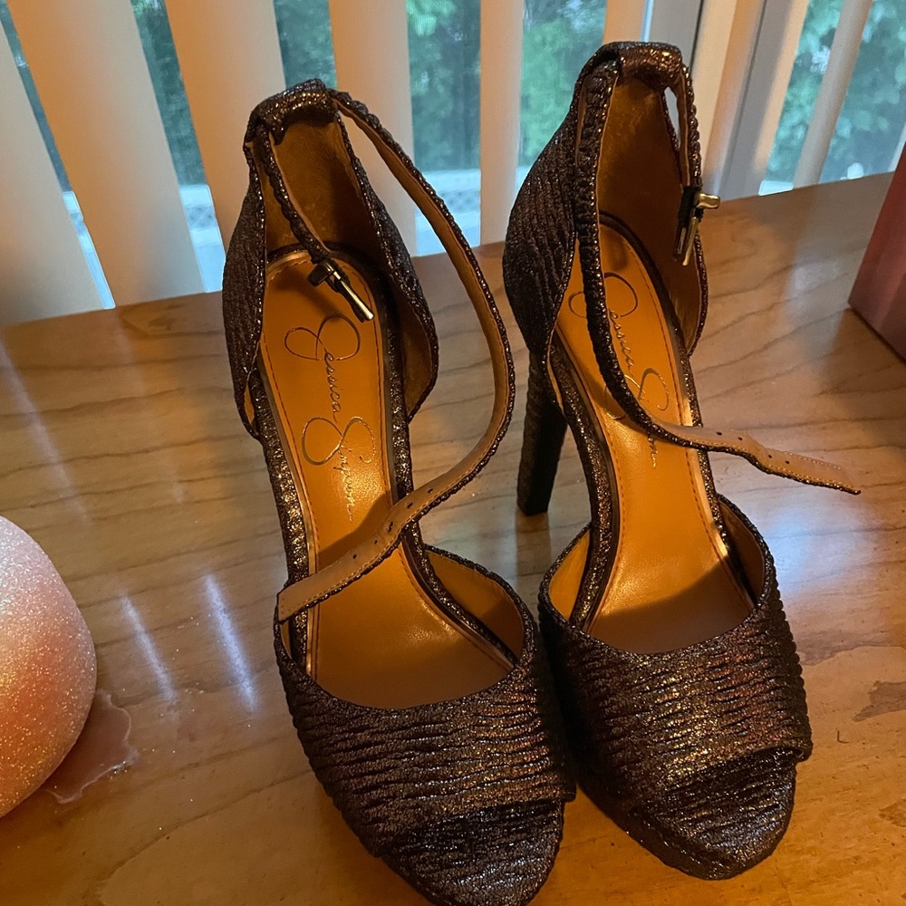 New without box Jessica Simpson metallic pumps size 7